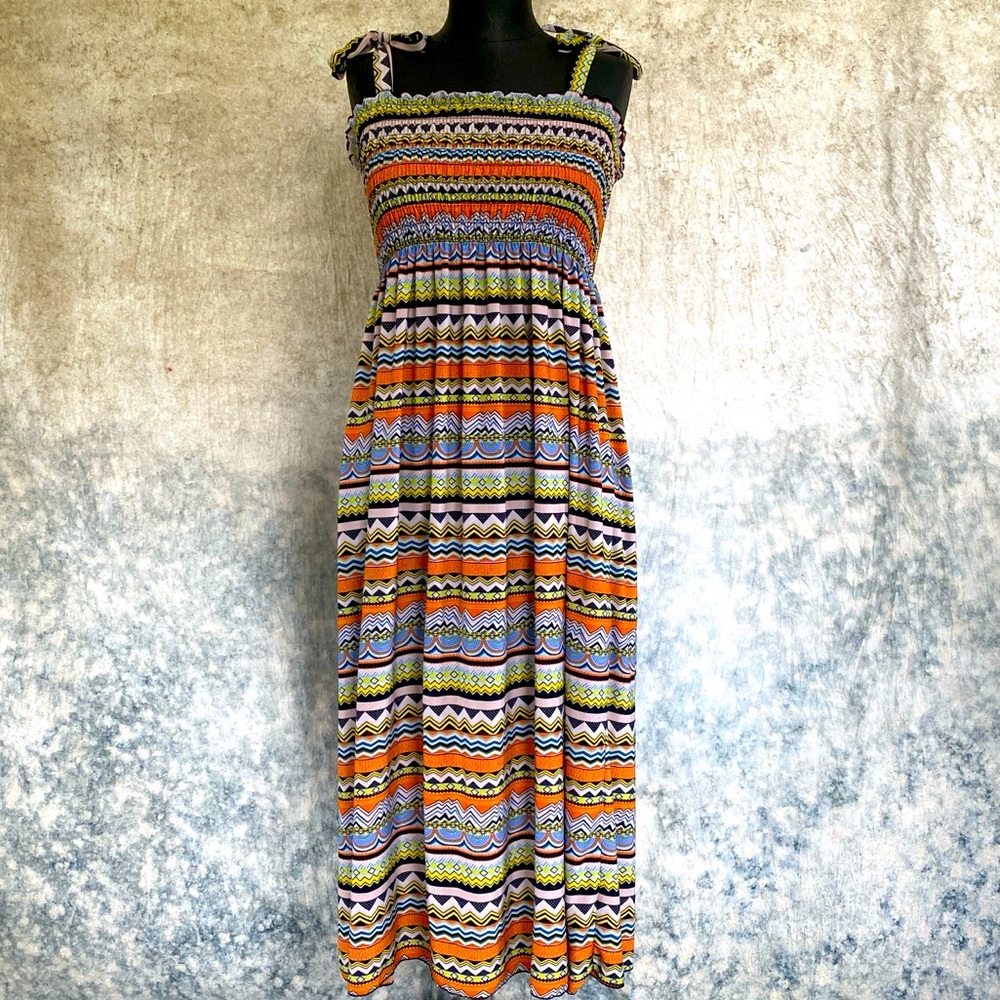 🪩WinWin Vibrant Orange and black Midi Dress